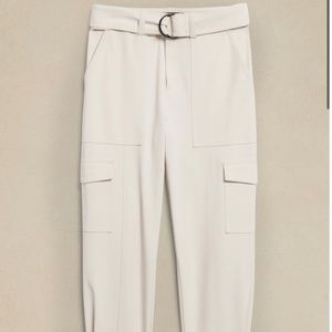 Banana Republic SLIM REFINED STRETCH CARGO PANT in Cream White 12P